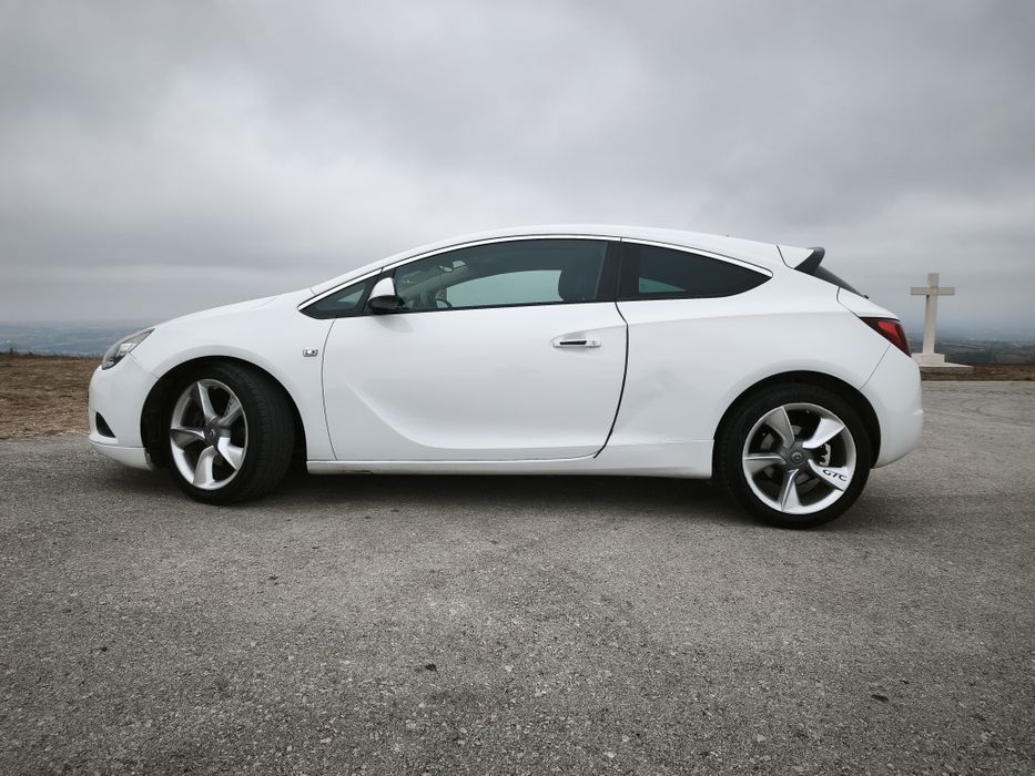 Opel Astra GTC 1.7 CDTI (131cv) – Versão Coupé Exclusiva – Jante 20"