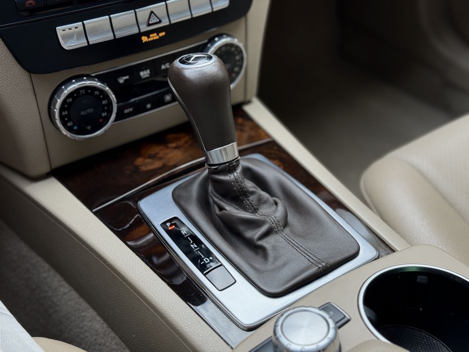 Mercedes-Benz W204 C300 2012 в чудовому стані