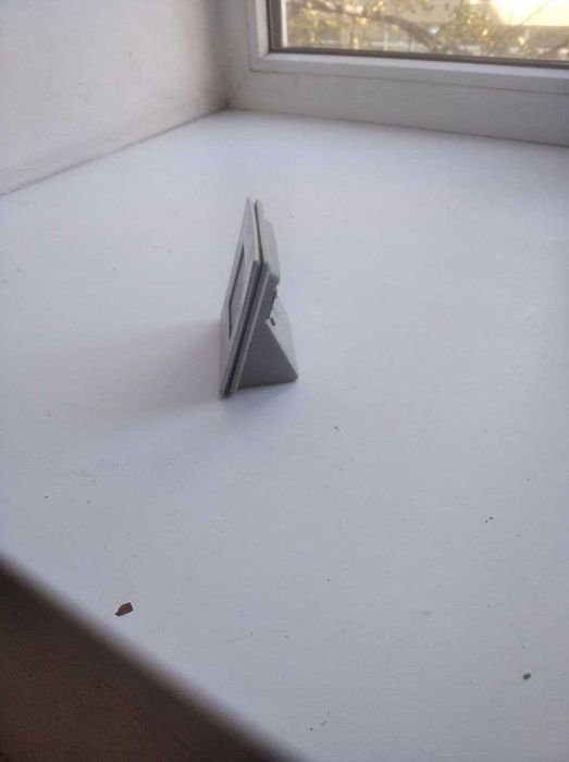 Продам настольные электронные часы