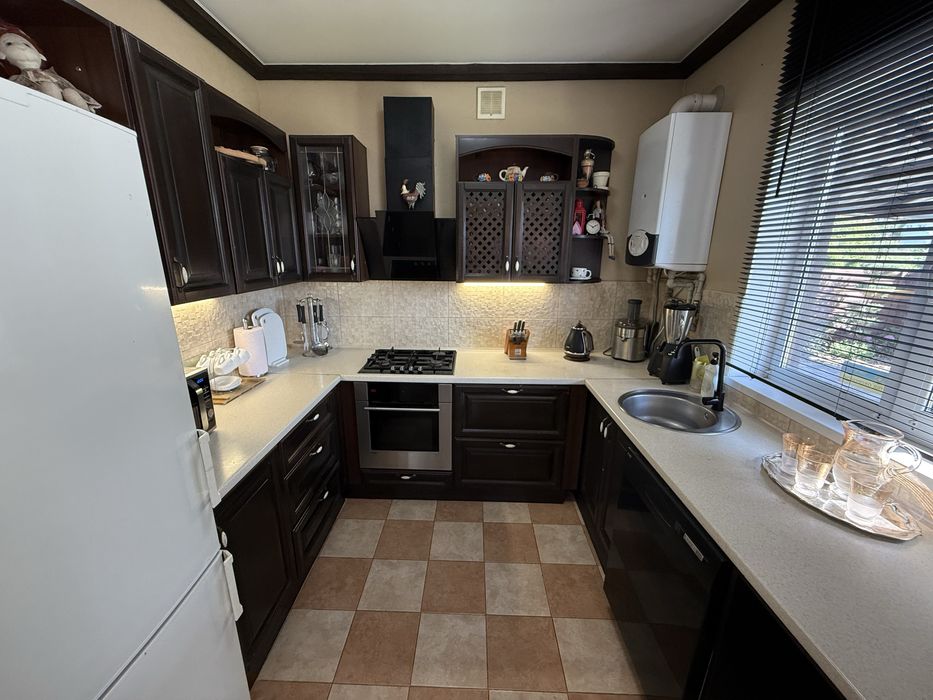 Гаряча пропозиція. Двоповерховий будинок в місті. Ремонт