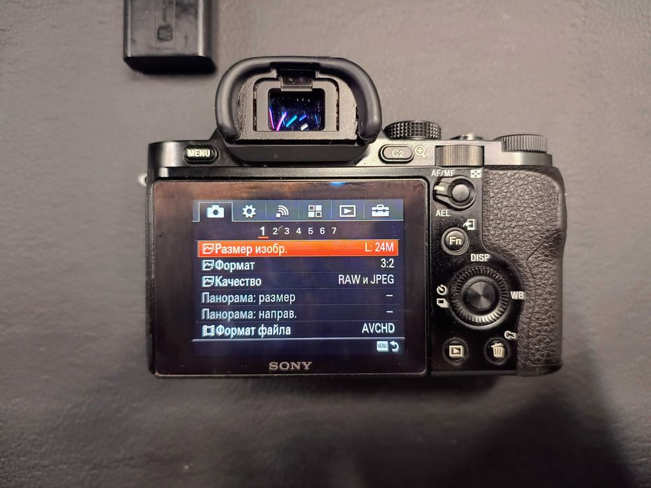 Sony A7+бат блок vg-c1em+акумулятор+обʼєктив Viltrox (пробіг 3500)