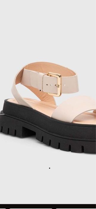 Nowe skórzane sandały damskie