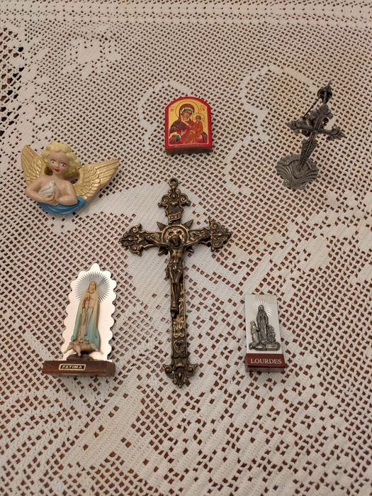 Vários artigos religiosos