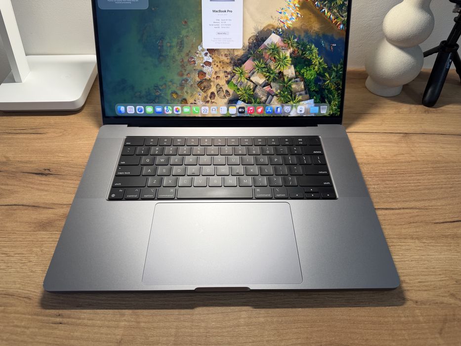 MacBook Pro 16 2021 M1 MAX 32 GPU 64GB RAM 1TB SSD