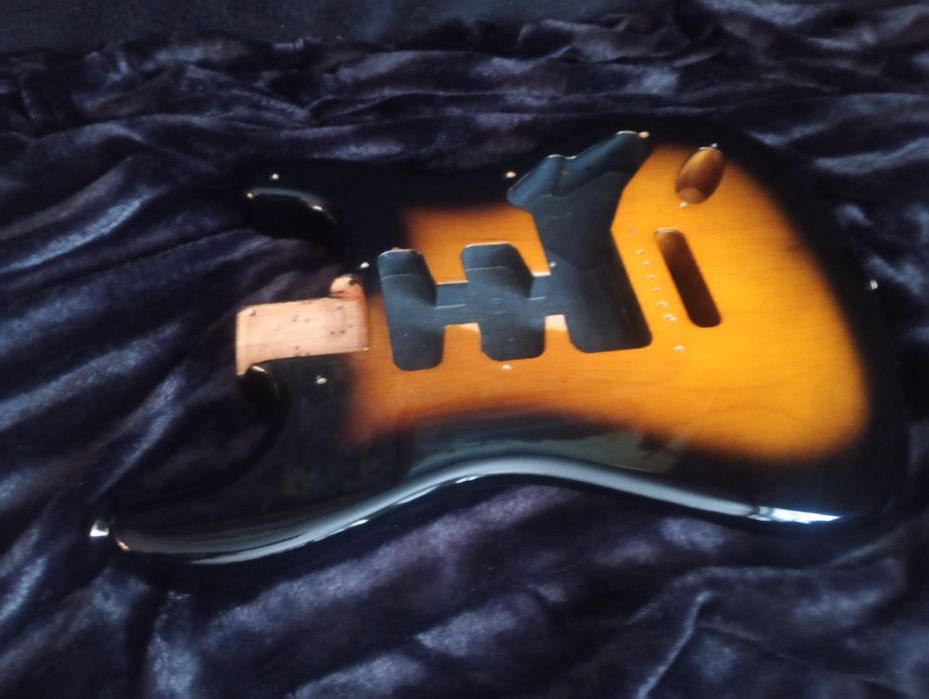 Fender Stratocaster body Two tone sunburst !