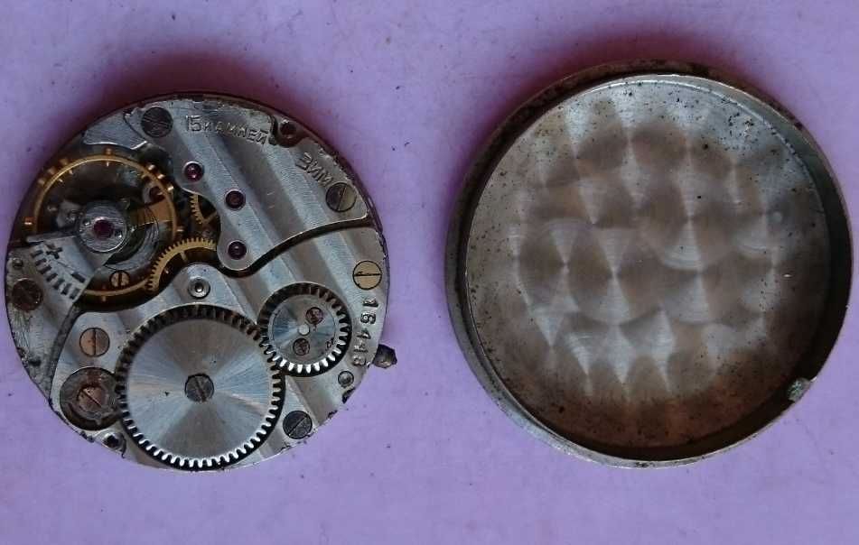 Часы СССР-часовой механизм ЗИМ 15 камней