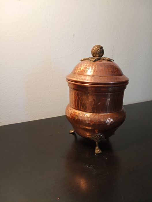 Antigos Pote e Tacho em cobre martelado com tampa e pés - Vintage*