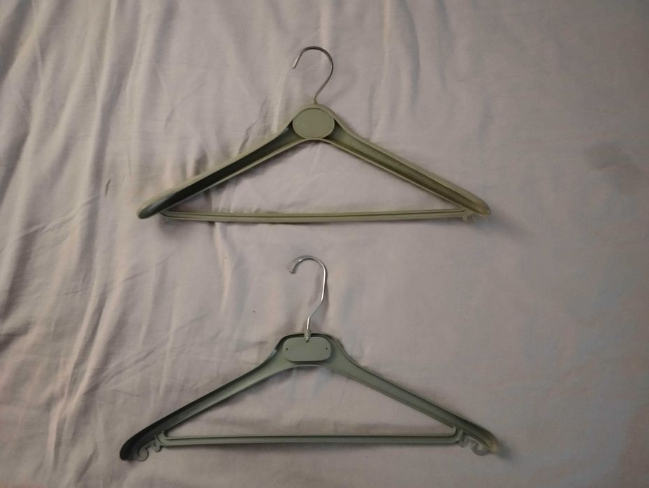 Cabides em Plástico e Metal Diversos