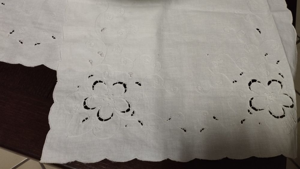 Centro de mesa bordado com 1,25