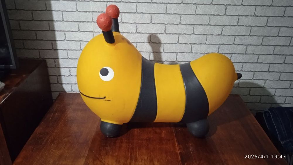 Прыгунок пчелка Battat