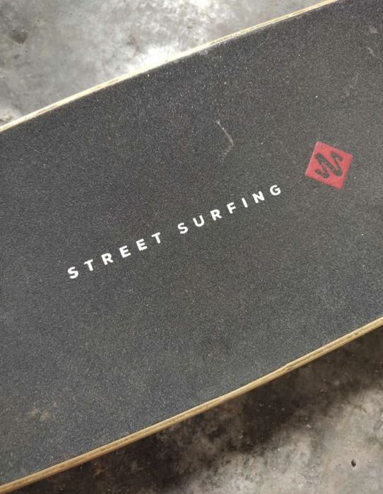 Skate longboard.