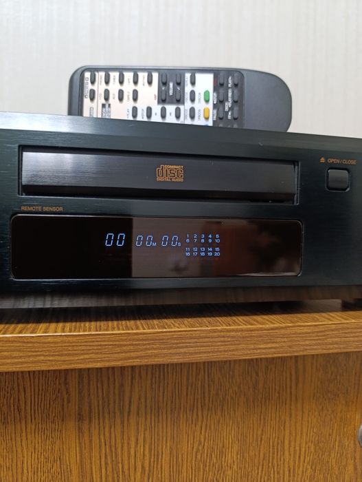 CD проигрыватель Denon DCD 685