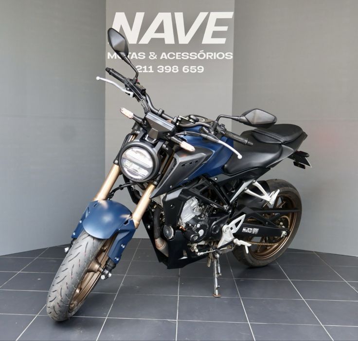 Honda cb125R ( apenas 1600 kms)