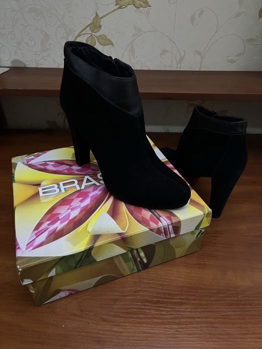 Бутельйони черевики жіночі Braska 39 р