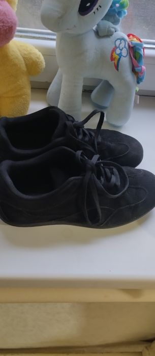 Продам детские кросовки