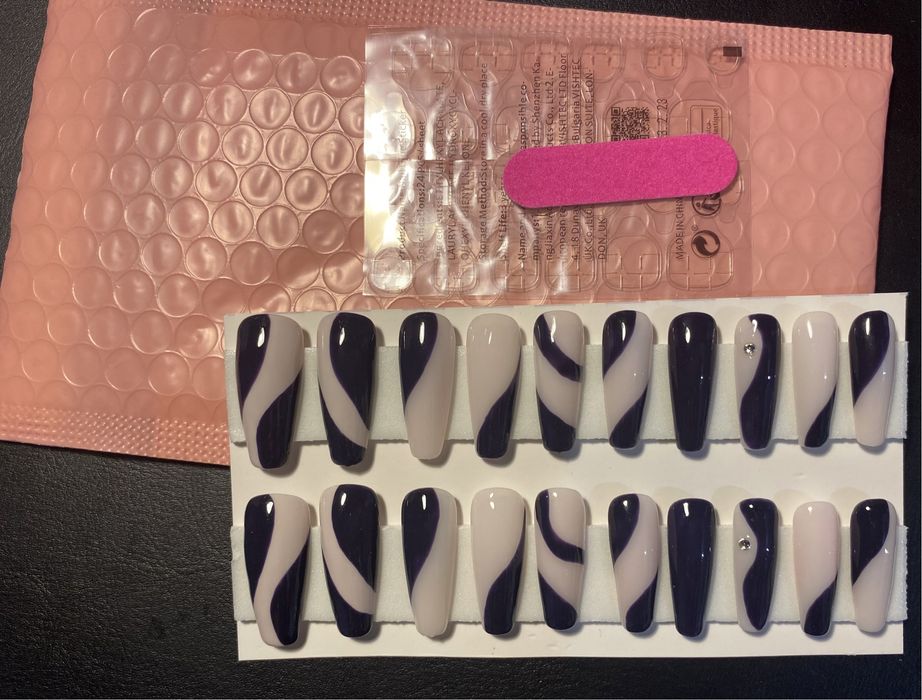 Sztuczne paznokcie( tipsy)