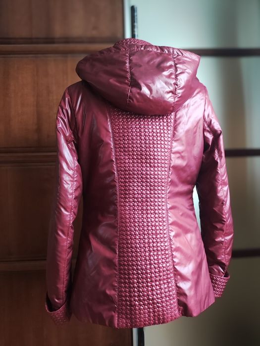 Куртка жіноча демісезонна бордового кольору 50 розмір