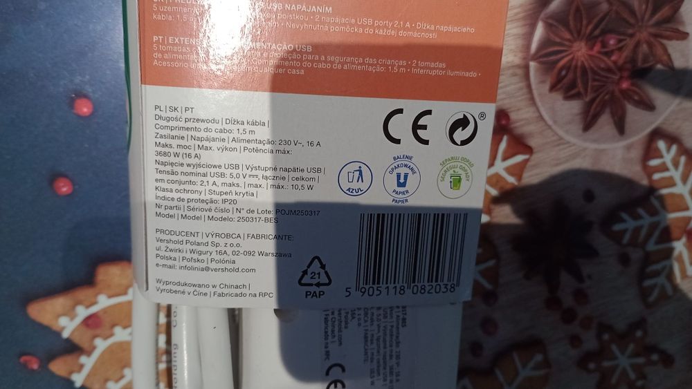 Przedłużacz z zasilaczem USB
