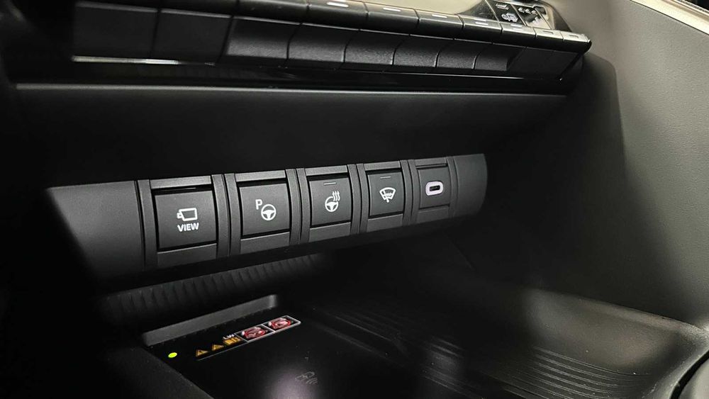 Toyota C-HR 2024 2.0 Hybrid e-CVT AWD-i • Premium Premiere Edition