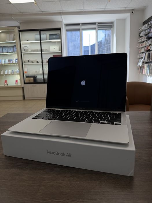 Open Box MacBook Air 13" 2020 M1 8gb/256ssd Silver