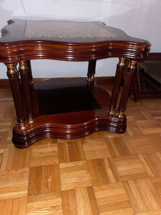 Mesa de centro em madeira maciça