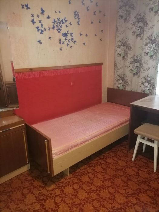 Здам ліжко -місце для проживання дівчини. 12 школа.