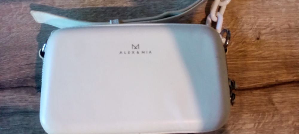 Біла сумка або клач в хорошому стані