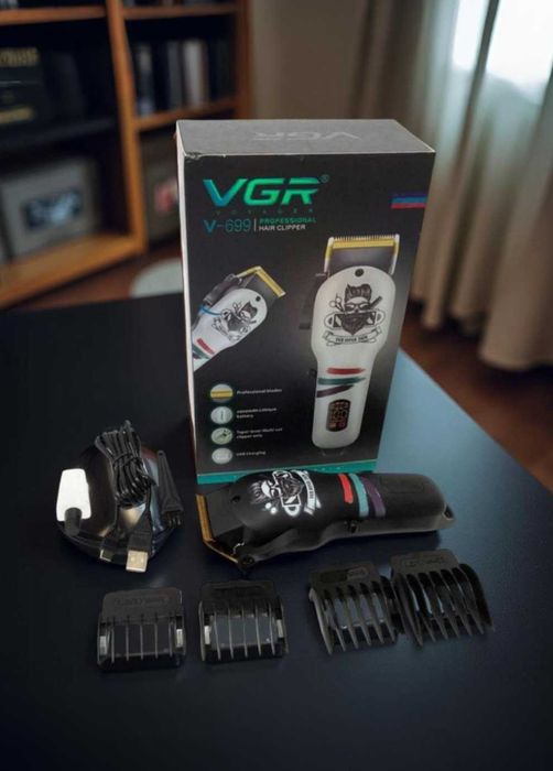 Машинка для стрижки волосся  з професійними можливостями на акумі