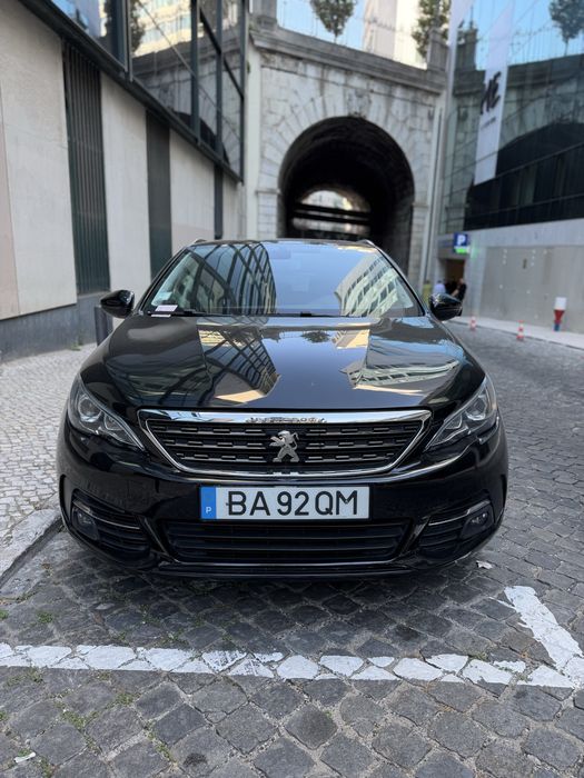 Peugeot 308 preto