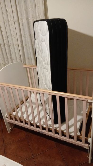 Cama de bebê menina