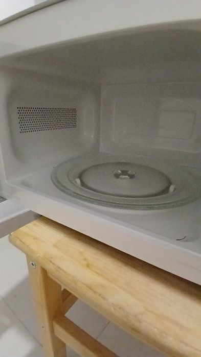 micro ondas Kunft 700 w 20 litros