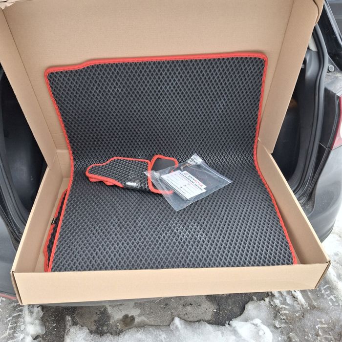 Коврики  в авто нові