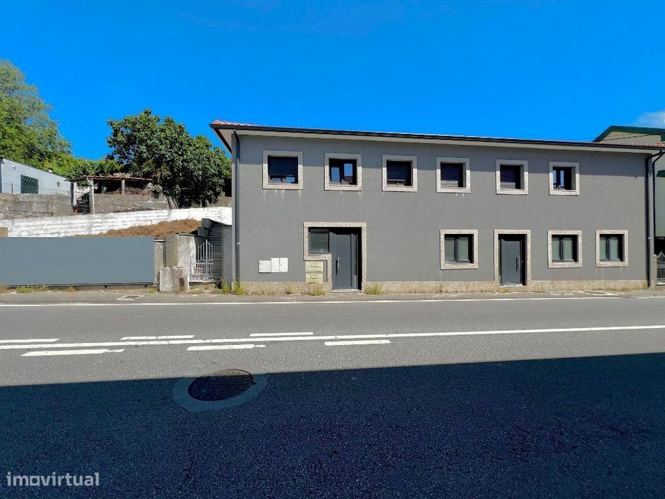 Moradia Geminadas novas situadas no Alto Da Lixa