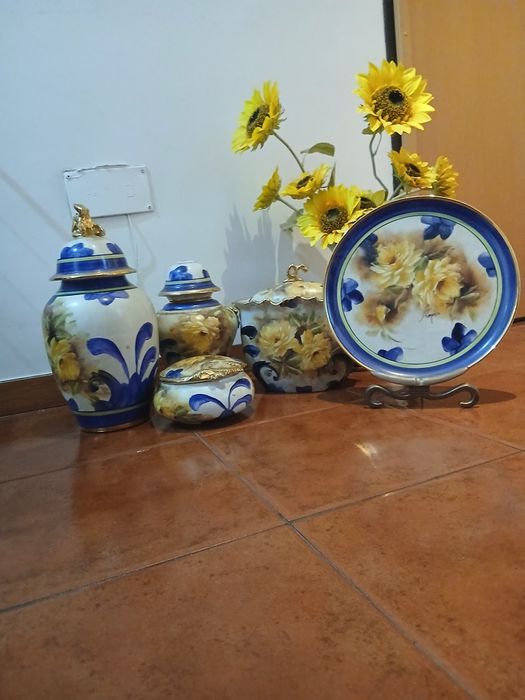 Conjunto de peças decorativas em porcelana