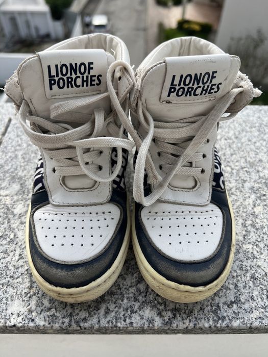 Varias sapatilhas de Criança