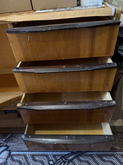 Віддам безкоштовно меблевий гарнітур. Самовивіз.