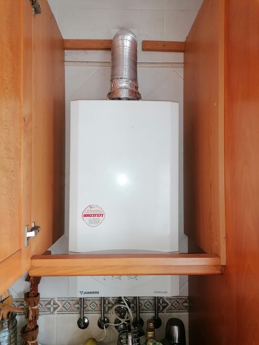 Vendo placa eletrónica (avariada) para caldeira junkers