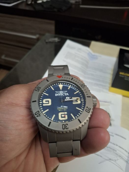 продам часы ''INVICTA'' титан дайверские .Часам три месяца- состояние почти идеал( есть на браслете следы от застёжки)