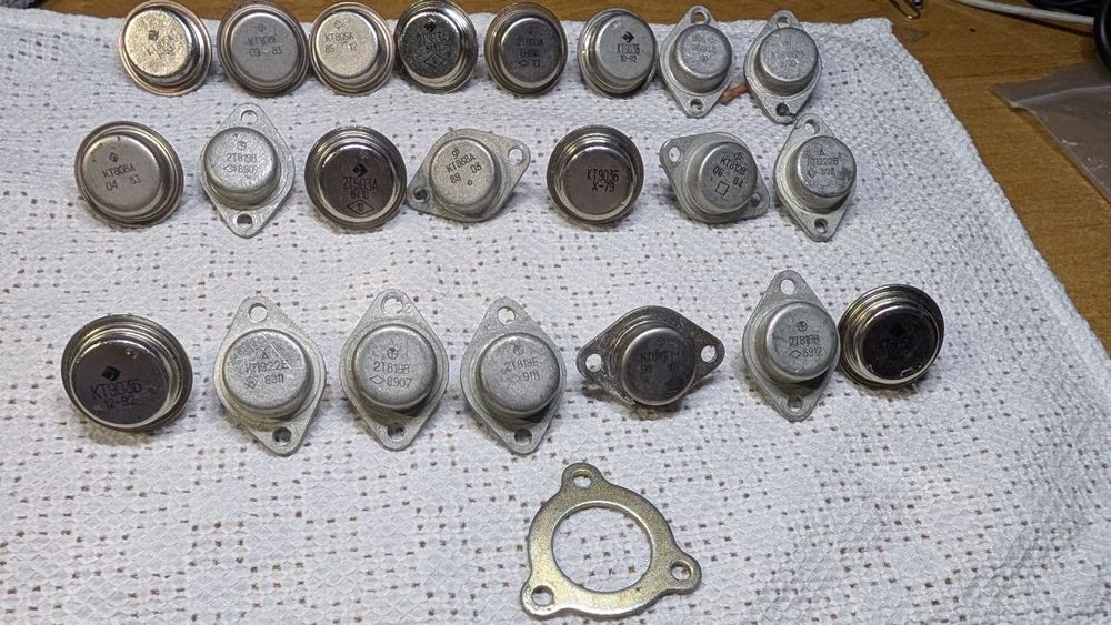Продам набор совецких транзисторов, мікросхеми, силових диодов, стабилитронов