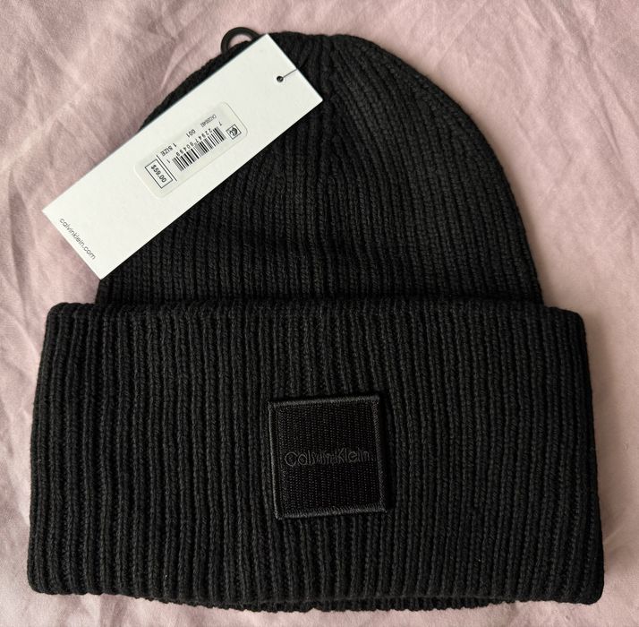 Чорна шапка Calvin Klein