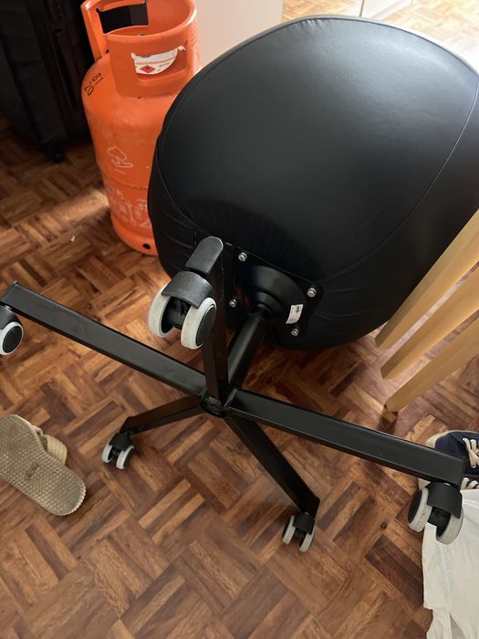 Vende se mesa e cadeira para escritorio