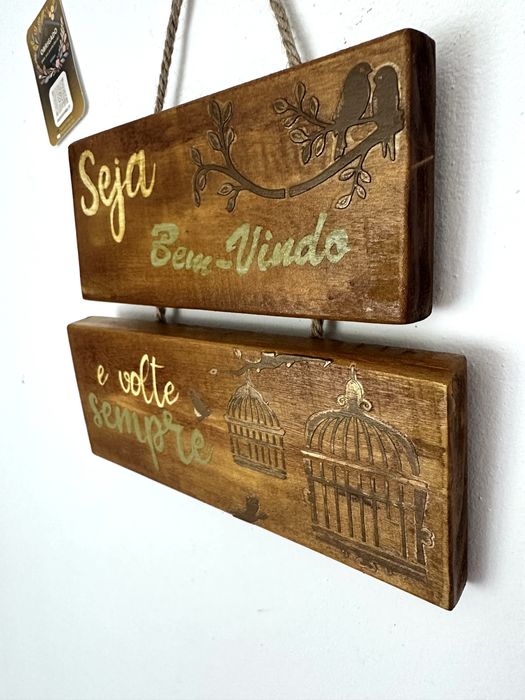 Placa decorativa em madeira