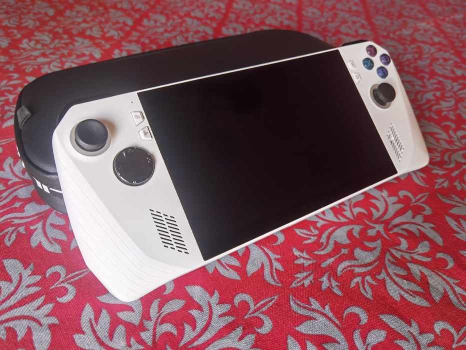 Asus Rog Ally Z1 + Hub externo