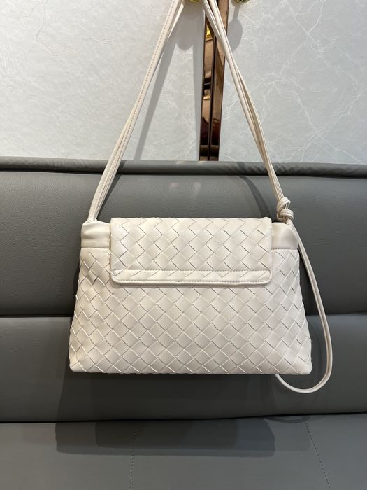 Жіноча сумка Bottega Veneta молочний