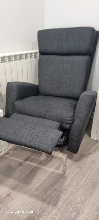 Cadeirão baloiço com pés extensíveis