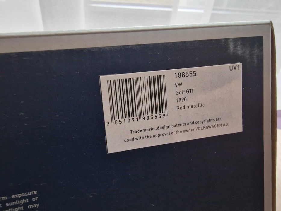 Model VOLKSWAGEN Golf GTI 1990r RED metalic 1:18