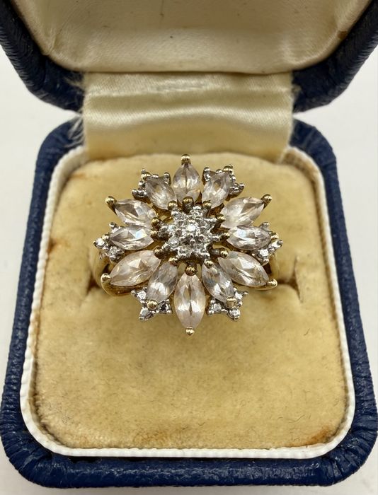 Złoty pierścionek z różowymi kwarcami 1,00ct i diamentami 0,05ct