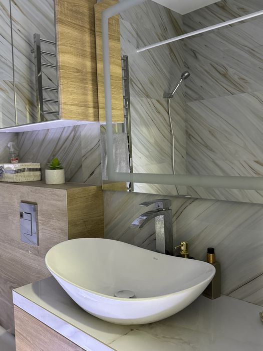 Трьохкімнатна квартра, вид на парк, дизайнерський ремонт для себе