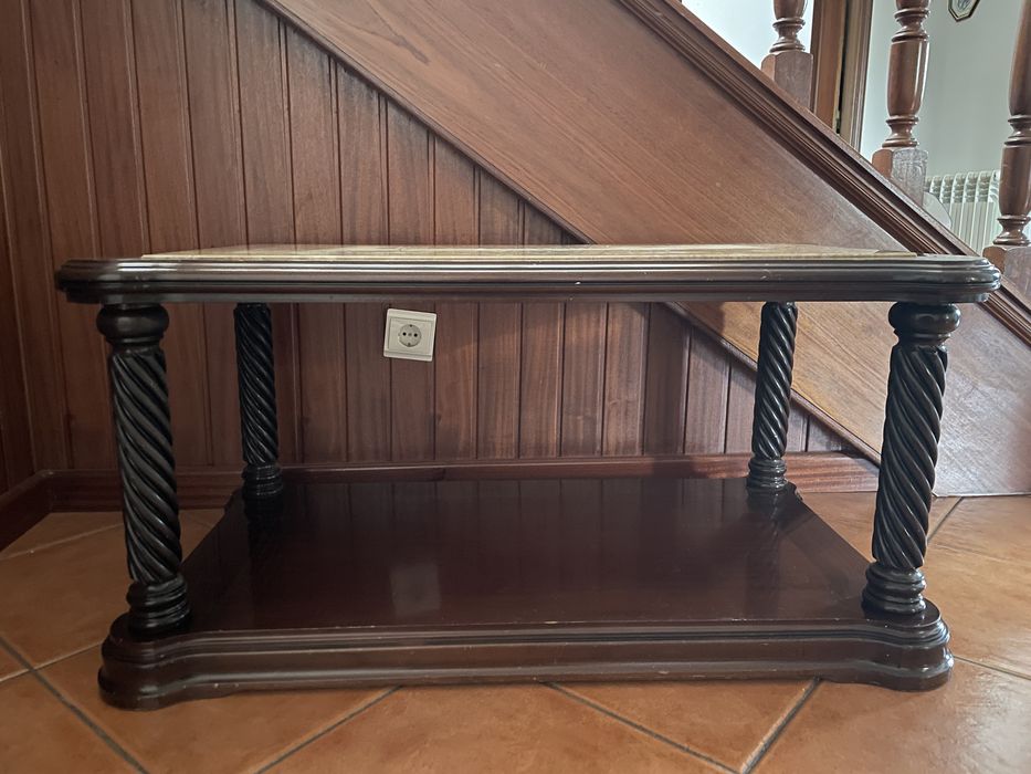 Mesa de centro em Madeira e tampo em mármore