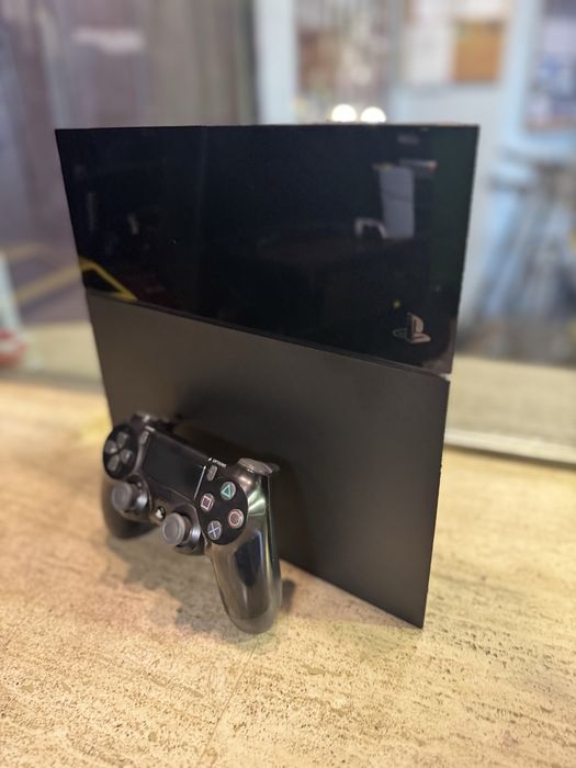 Konsola PS4 plus gra na płycie